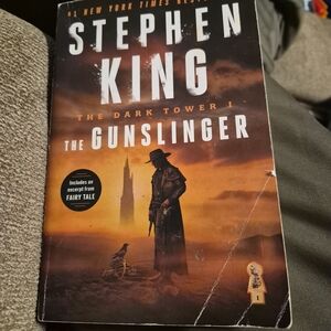 2003 Paperback Edition Of Stephen Kings The Dark Tower I, The Gunslinger